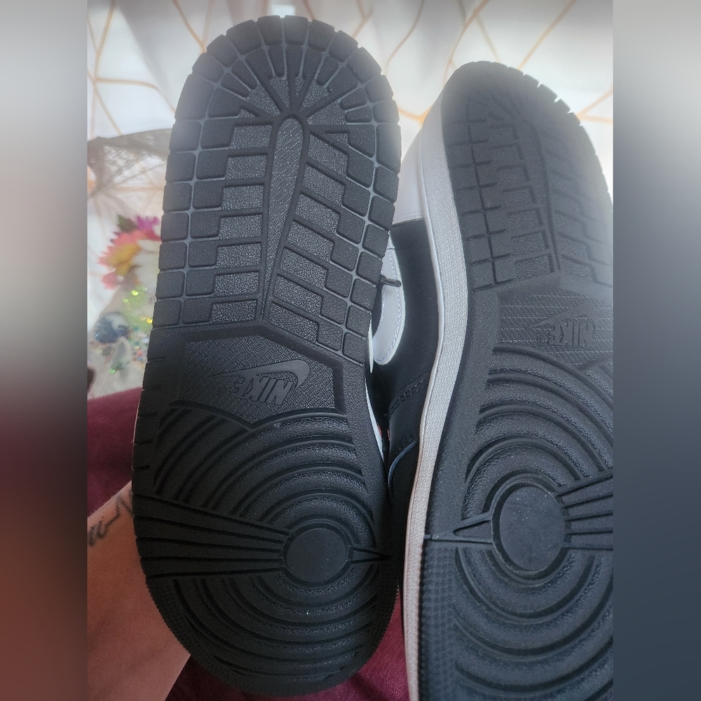 Jordan 1s - Picture 4 of 5